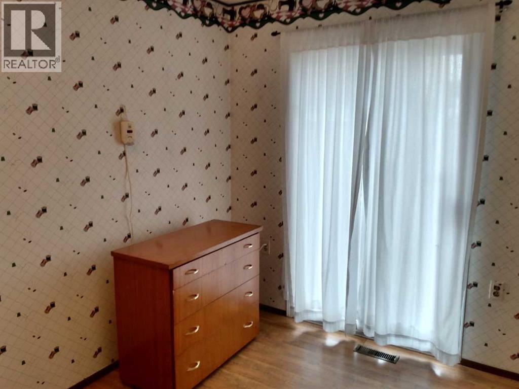 100 Doverglen Crescent Se Property Photo 11