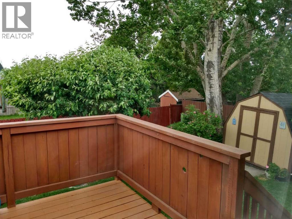 100 Doverglen Crescent Se Property Photo 12