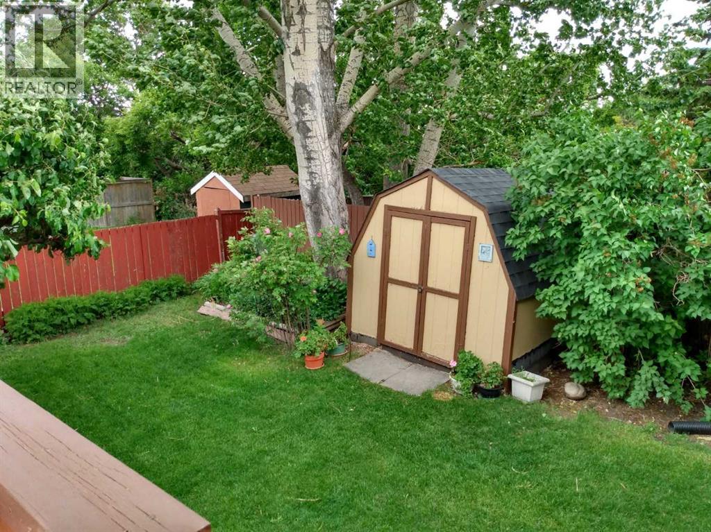 100 Doverglen Crescent Se Property Photo 14