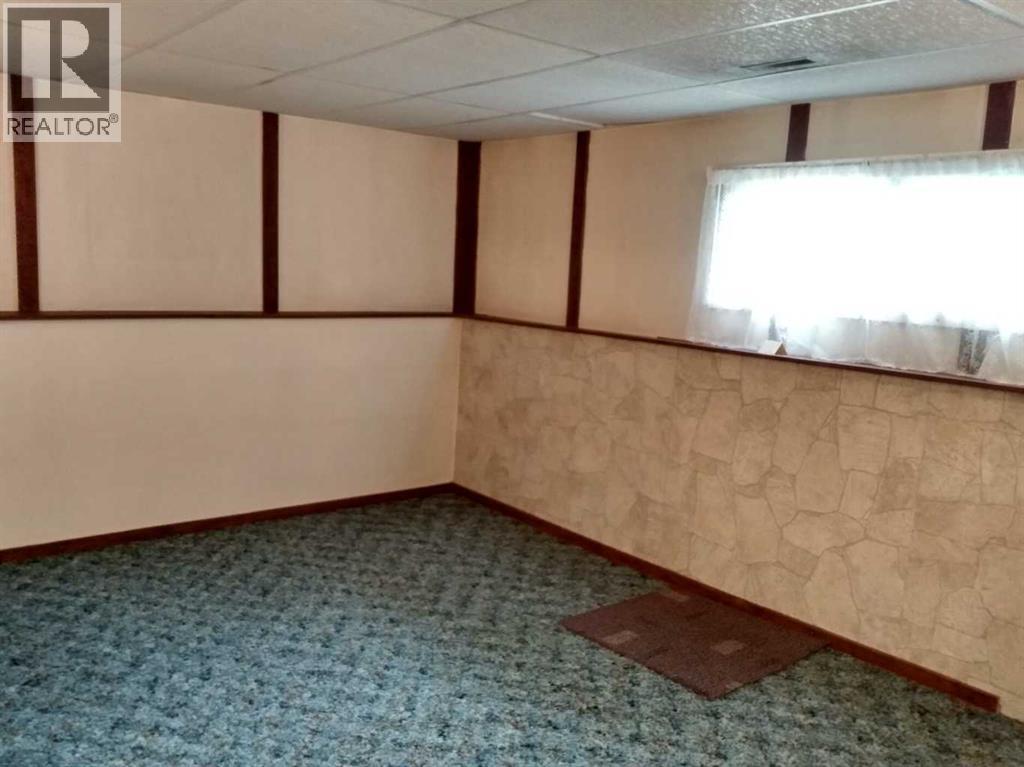 100 Doverglen Crescent Se Property Photo 15