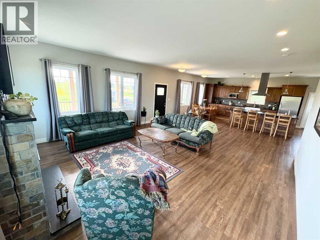 210044 Highway 512 Property Photo 8