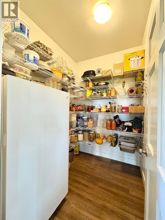 210044 Highway 512 Property Photo 14
