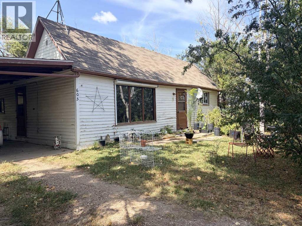 605 Railway Avenue Property Photo 1