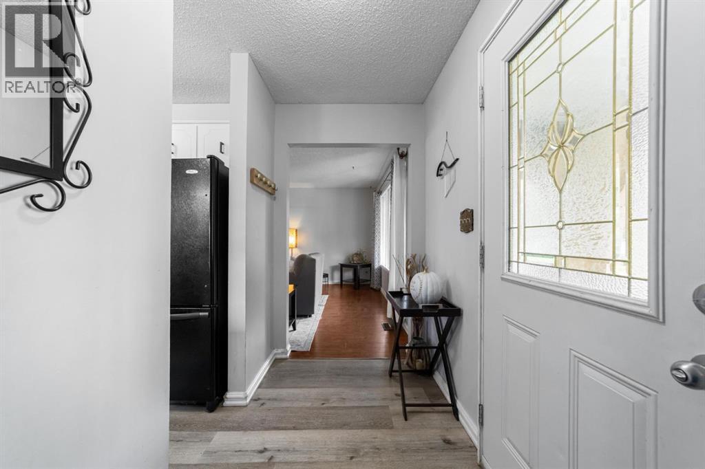5221 42 Street Property Photo 2