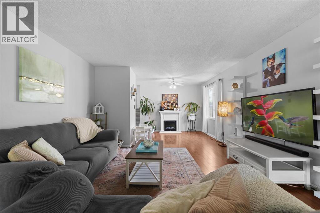 5221 42 Street Property Photo 4