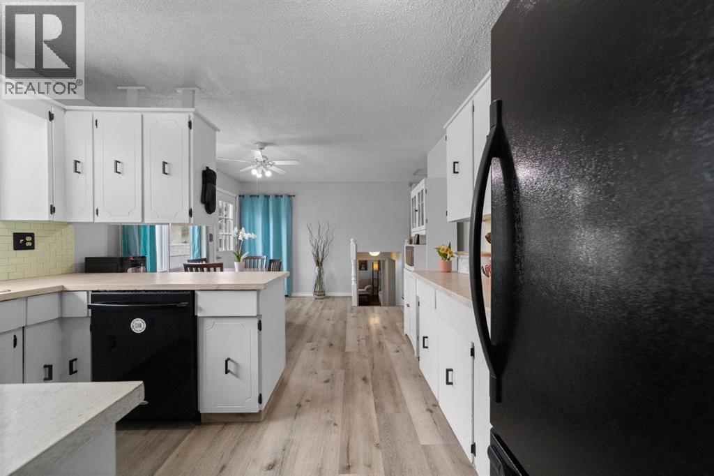 5221 42 Street Property Photo 10