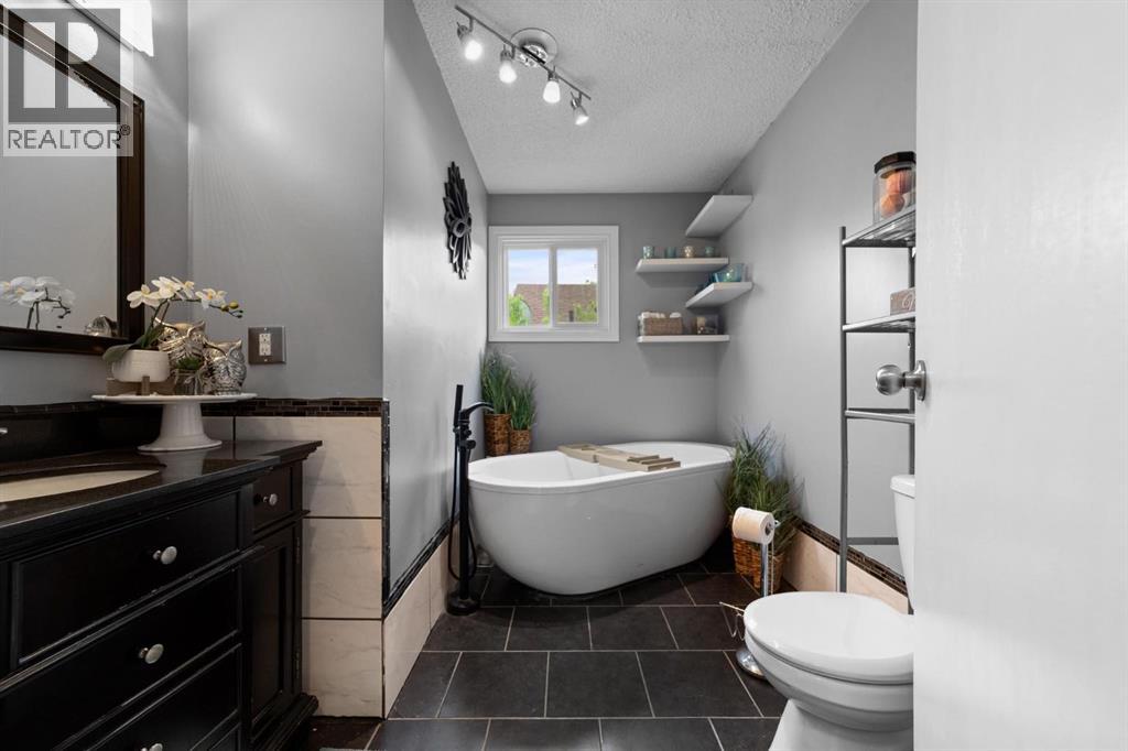 5221 42 Street Property Photo 11
