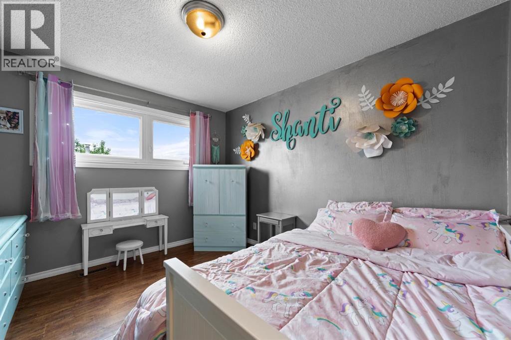 5221 42 Street Property Photo 12