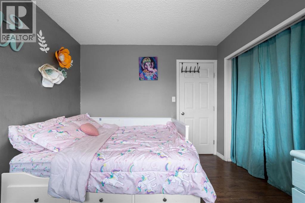5221 42 Street Property Photo 13