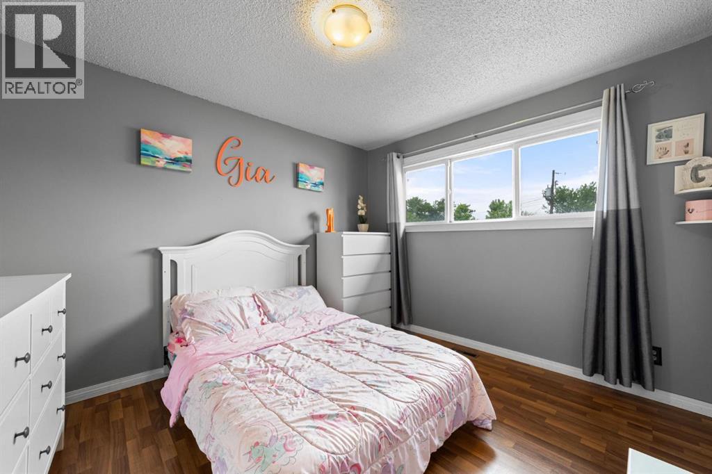 5221 42 Street Property Photo 14