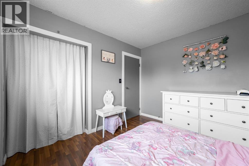 5221 42 Street Property Photo 15