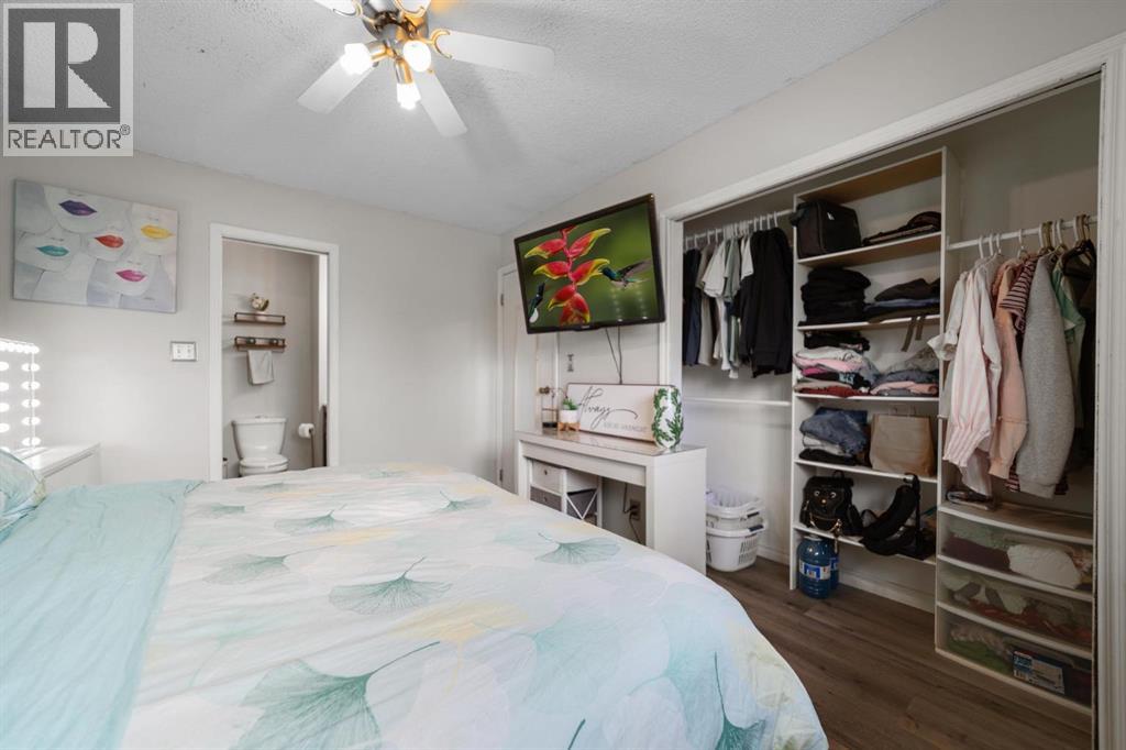 5221 42 Street Property Photo 17