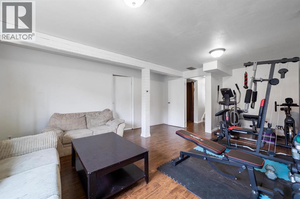 5221 42 Street Property Photo 21