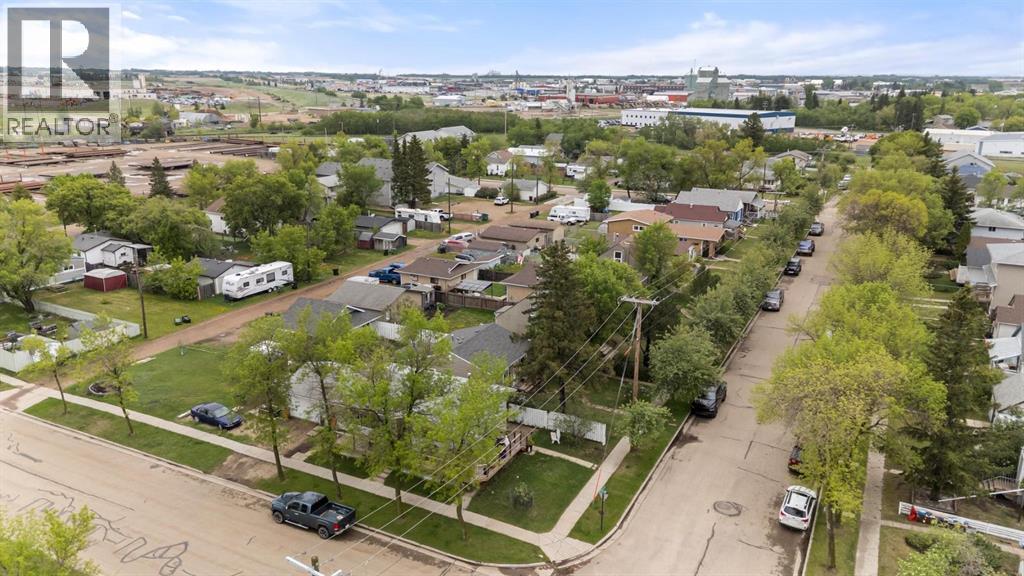 5221 42 Street Property Photo 33