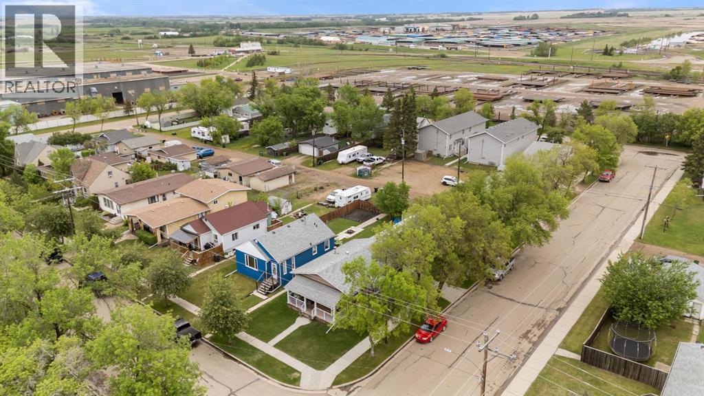 5221 42 Street Property Photo 34
