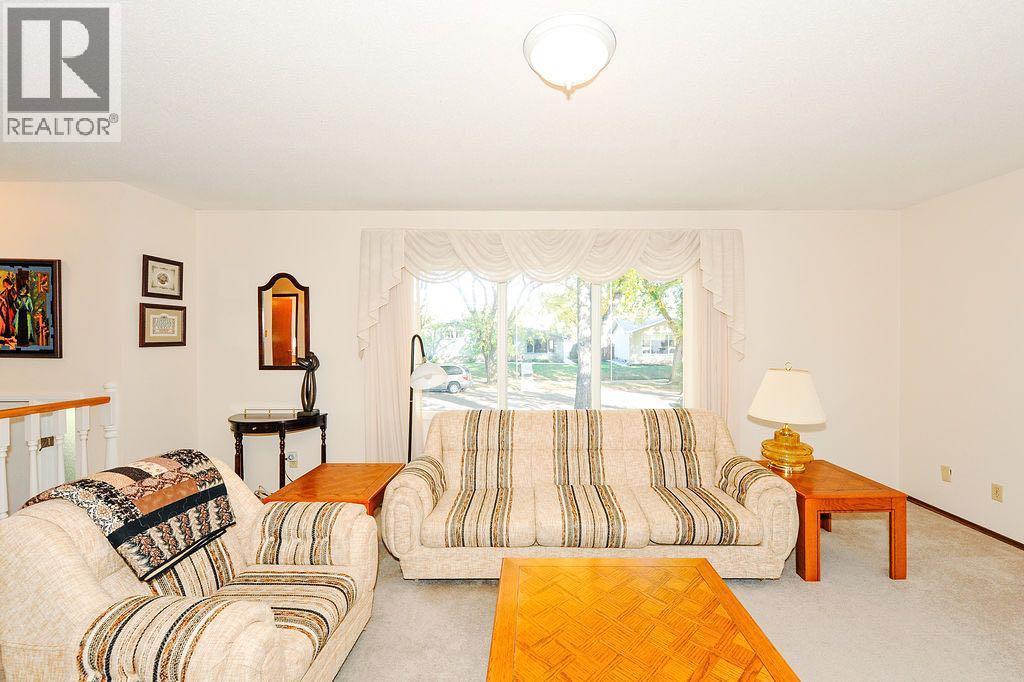 5907 43 Avenue Property Photo 2