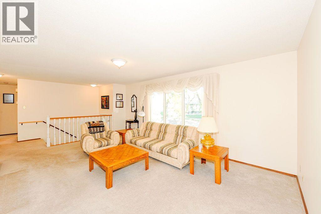 5907 43 Avenue Property Photo 3
