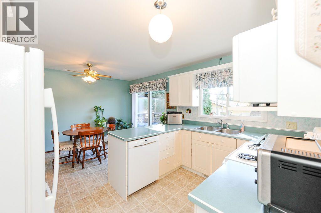 5907 43 Avenue Property Photo 7
