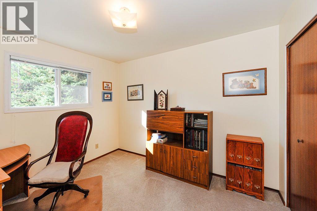 5907 43 Avenue Property Photo 12