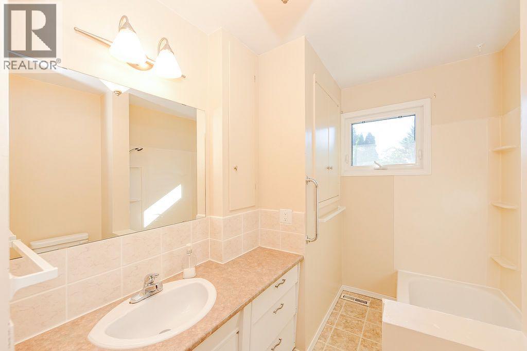 5907 43 Avenue Property Photo 15