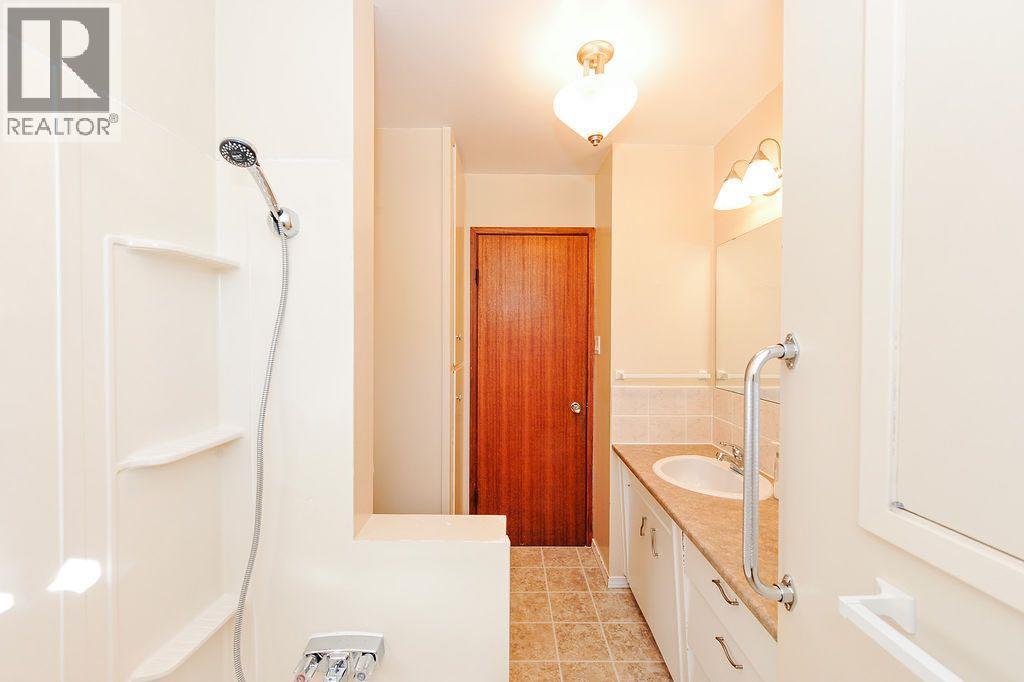 5907 43 Avenue Property Photo 16