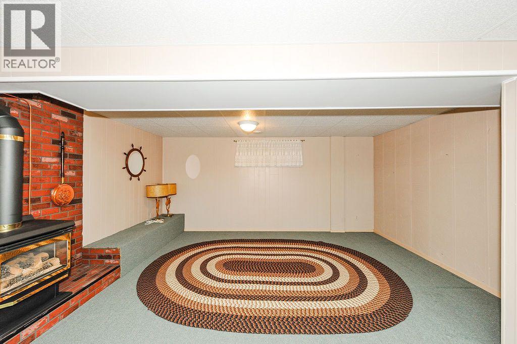 5907 43 Avenue Property Photo 21