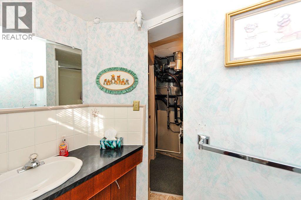 5907 43 Avenue Property Photo 26