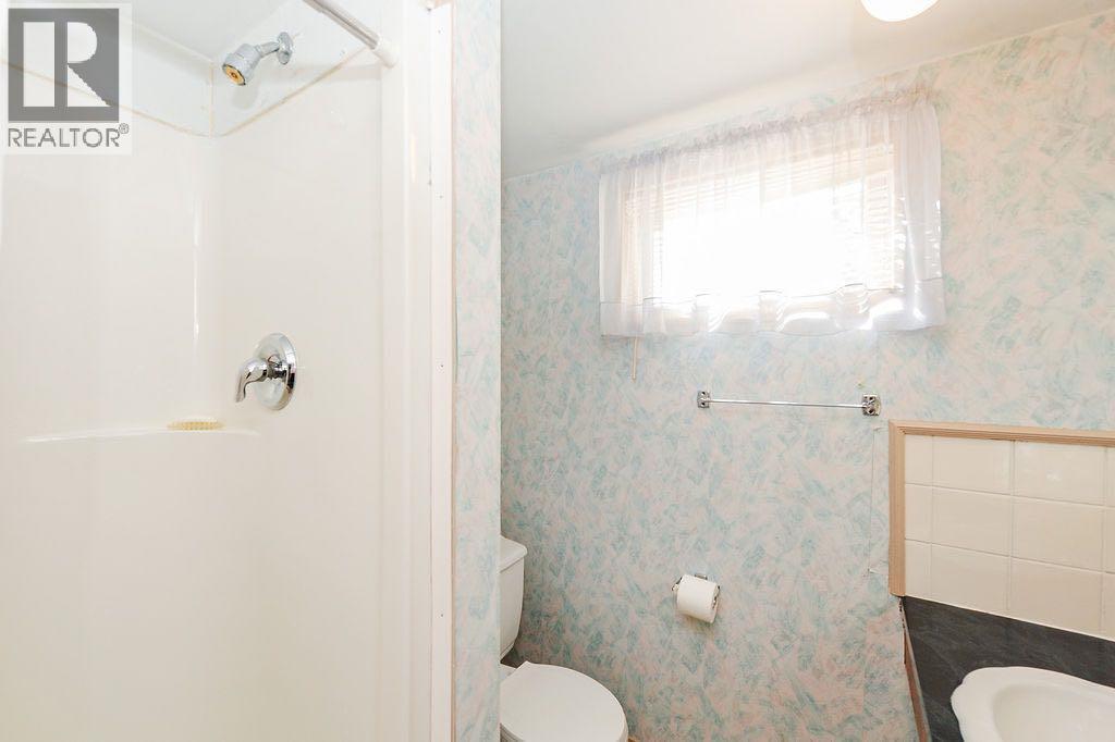 5907 43 Avenue Property Photo 27