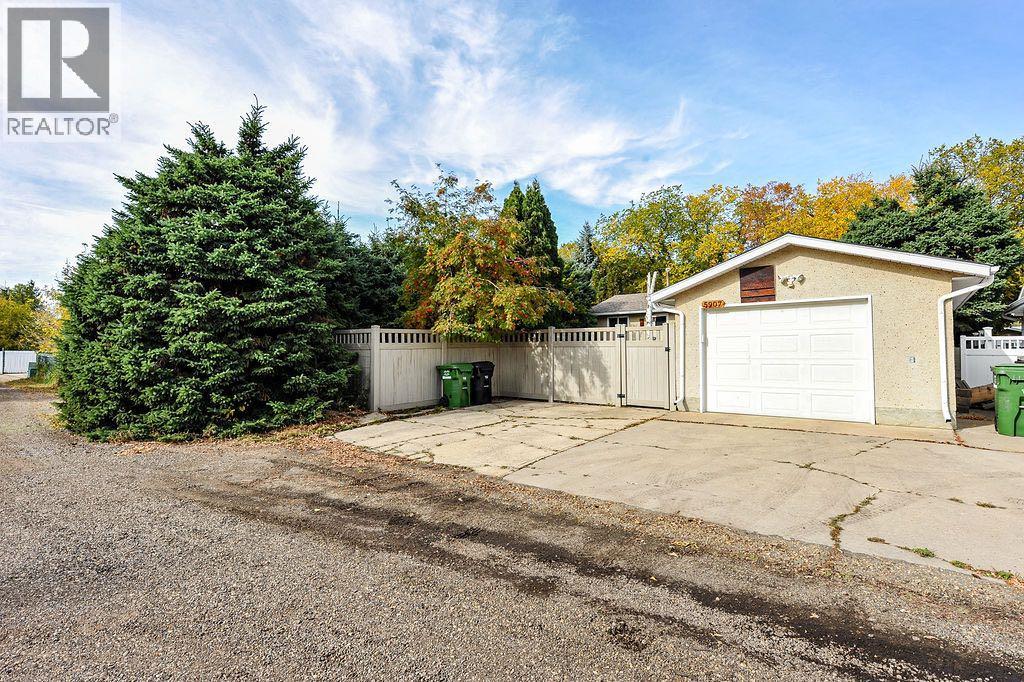 5907 43 Avenue Property Photo 39