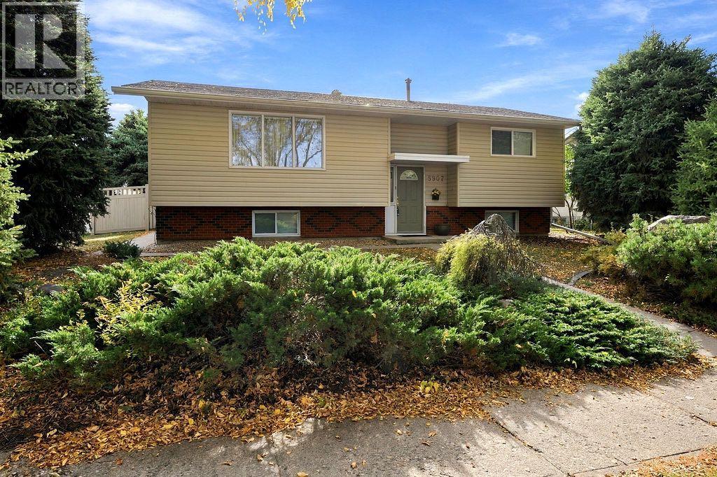 5907 43 Avenue Property Photo 42
