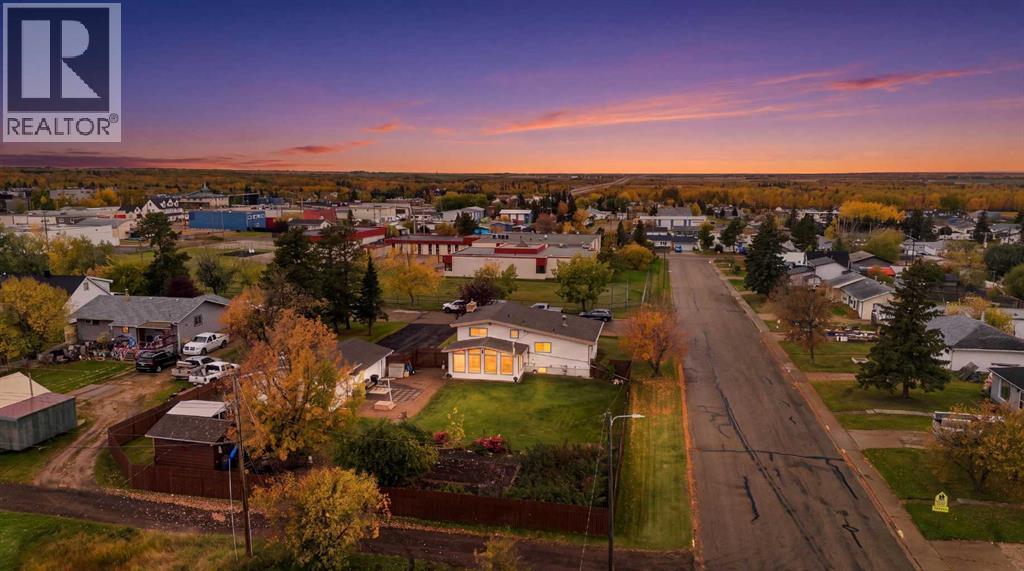 5013 47 Street Property Photo 2