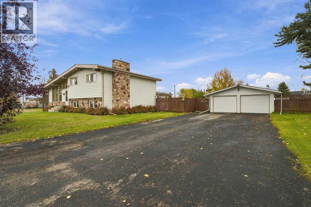 5013 47 Street Property Photo 4