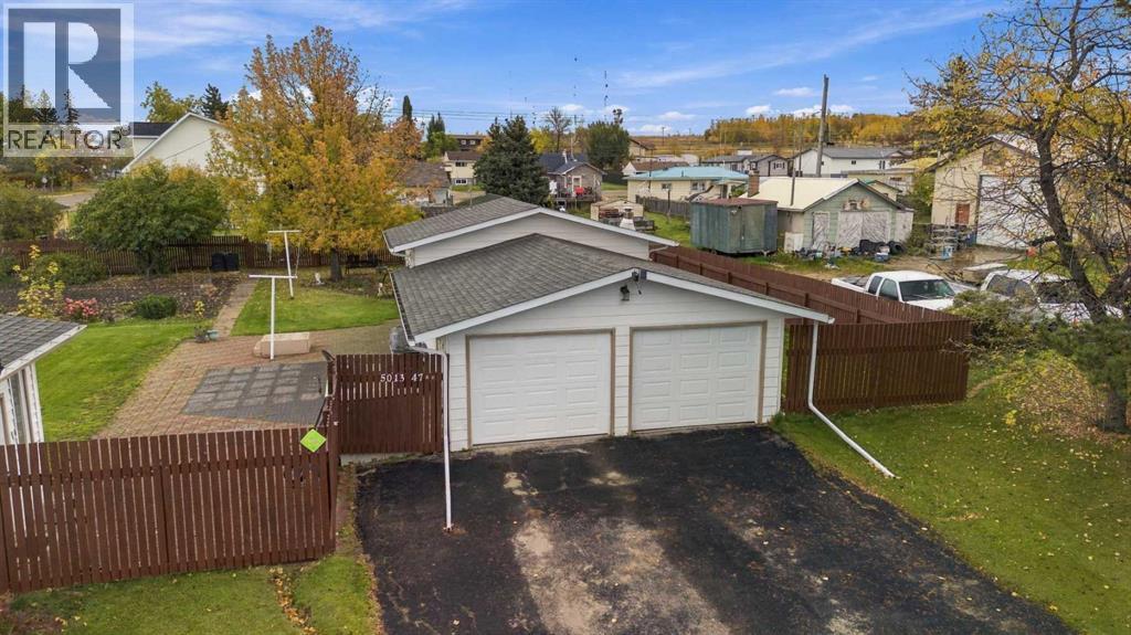 5013 47 Street Property Photo 5