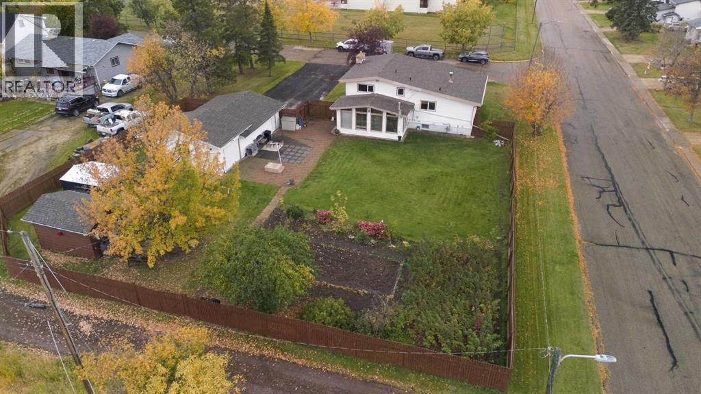 5013 47 Street Property Photo 6