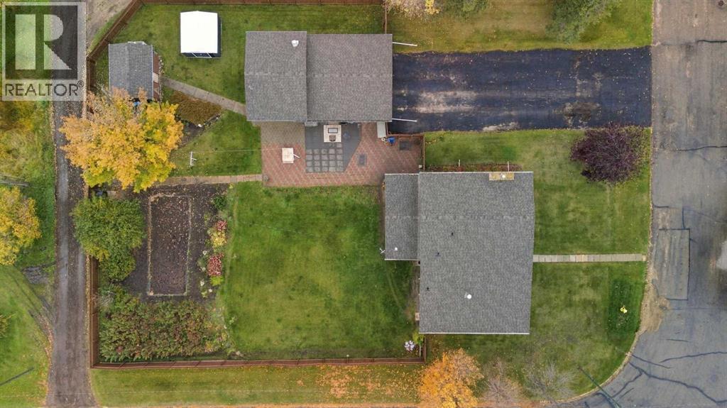 5013 47 Street Property Photo 7
