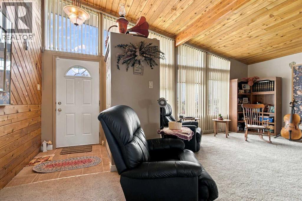 5013 47 Street Property Photo 9