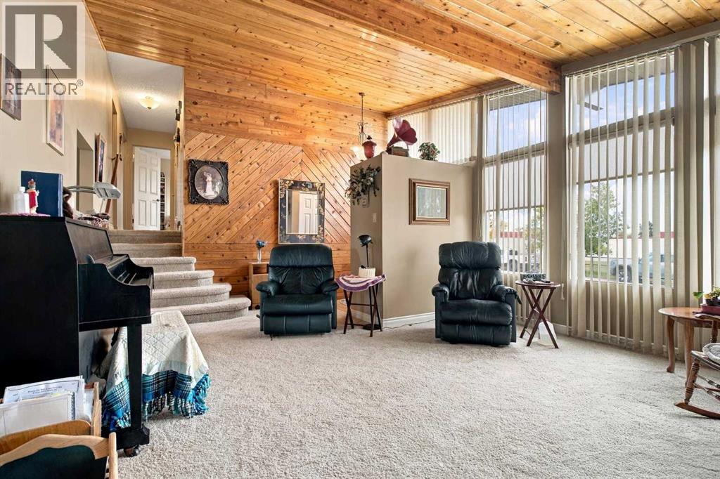 5013 47 Street Property Photo 10