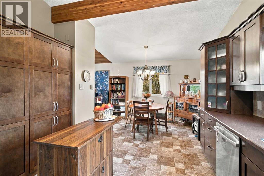 5013 47 Street Property Photo 13