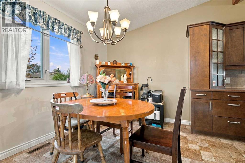 5013 47 Street Property Photo 15
