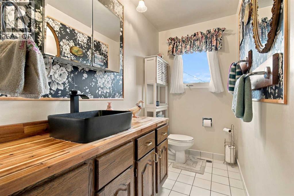 5013 47 Street Property Photo 20