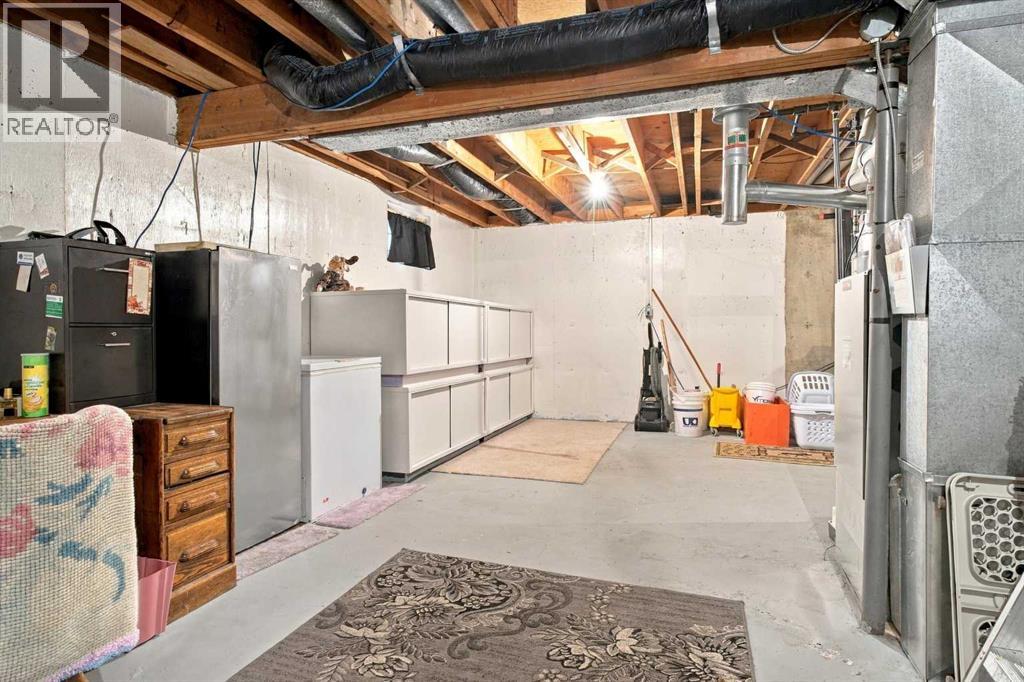 5013 47 Street Property Photo 32