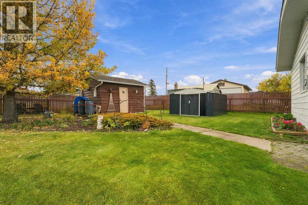 5013 47 Street Property Photo 35