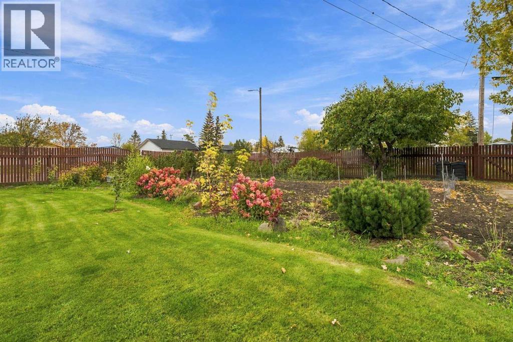 5013 47 Street Property Photo 36