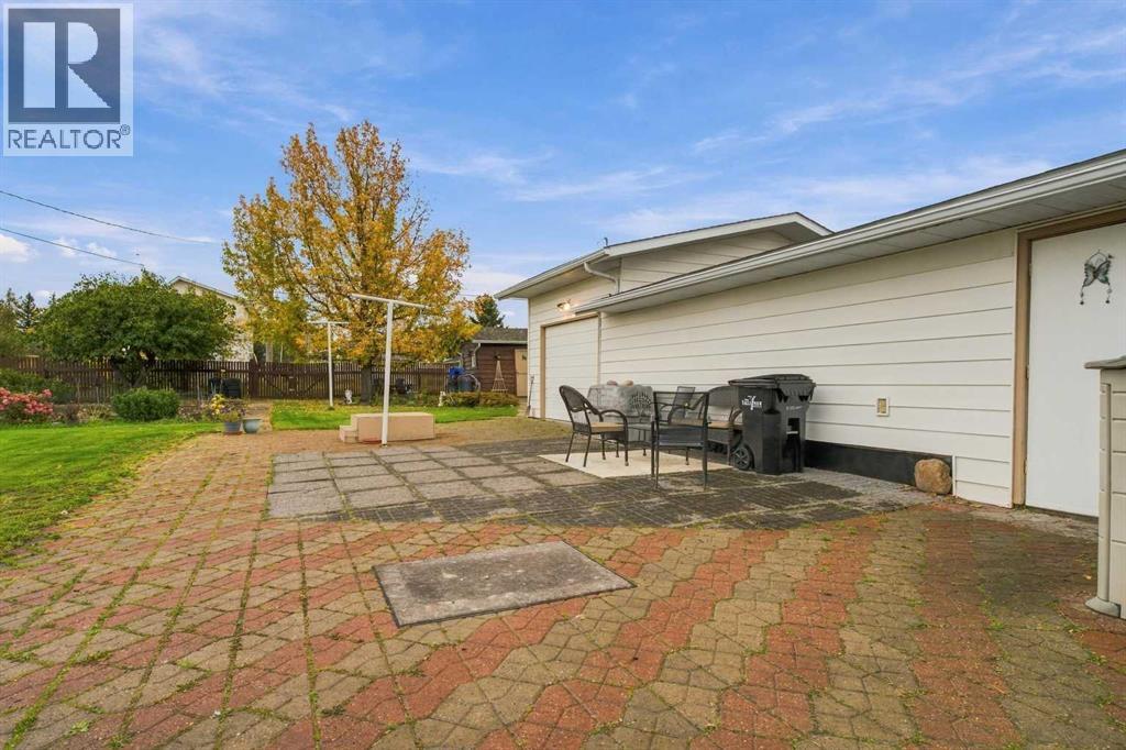 5013 47 Street Property Photo 37