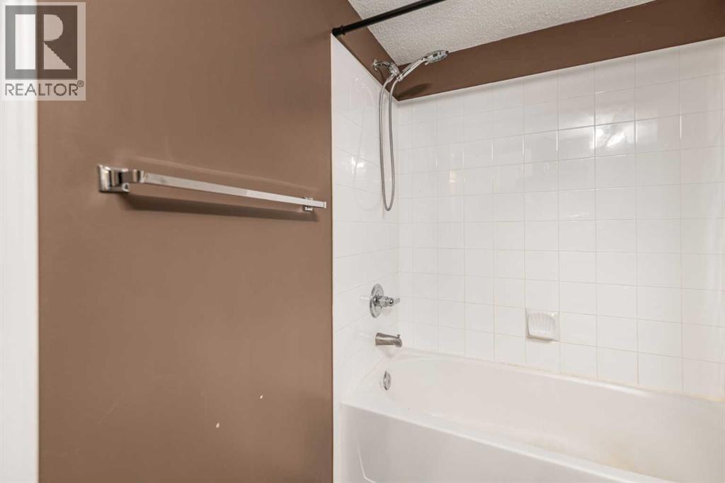 60 Lawford Avenue Property Photo 28