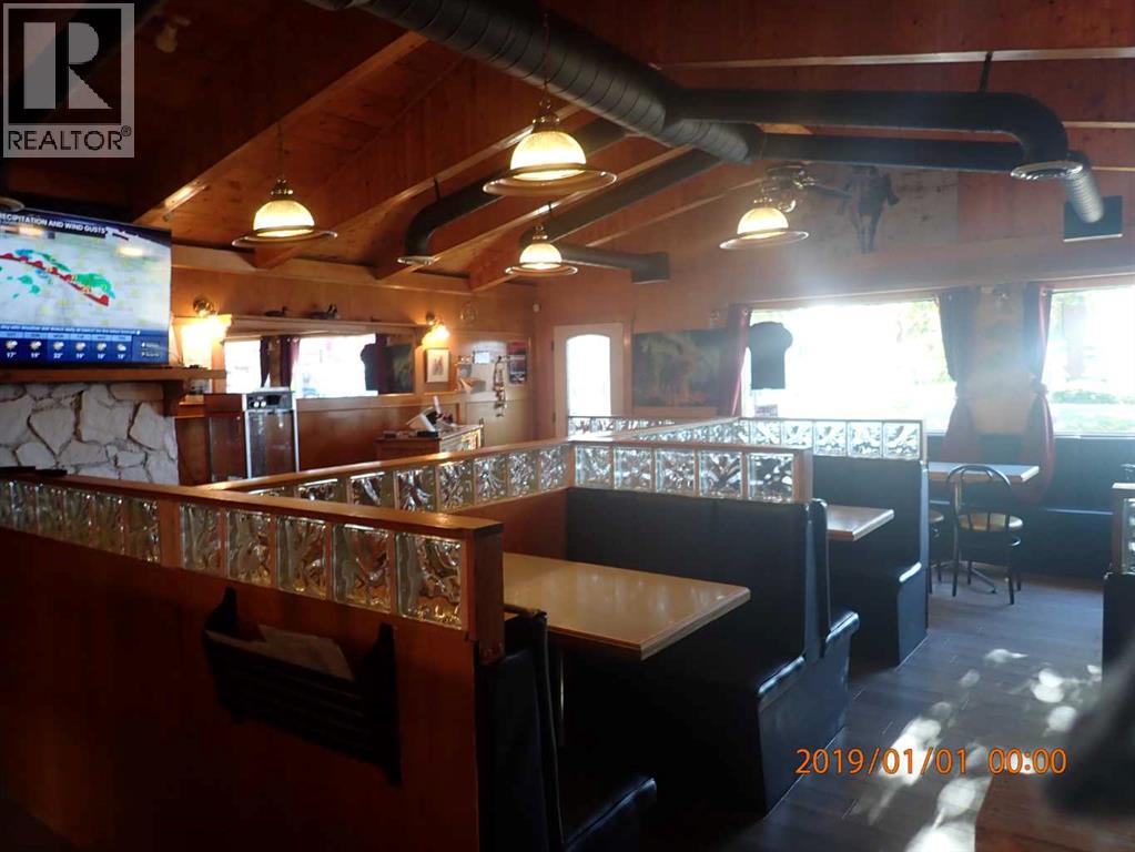 4920 50 Street Property Photo 6