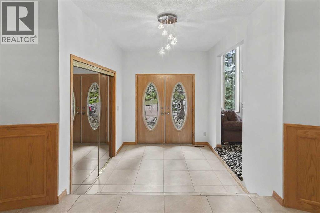 28 Edenstone Way Nw Property Photo 2