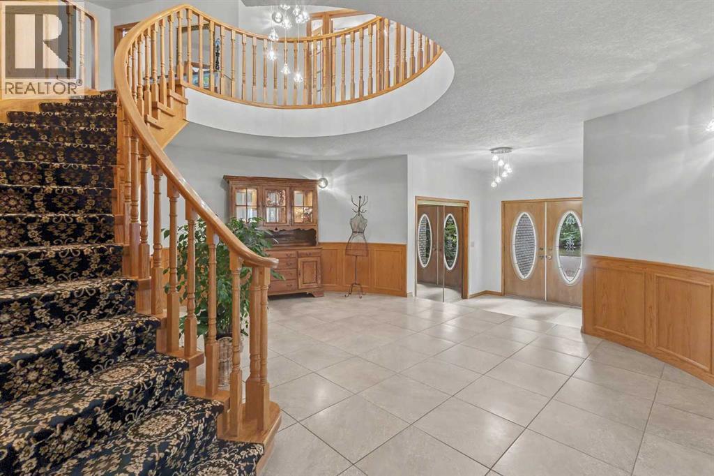 28 Edenstone Way Nw Property Photo 3