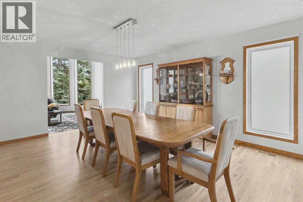 28 Edenstone Way Nw Property Photo 8