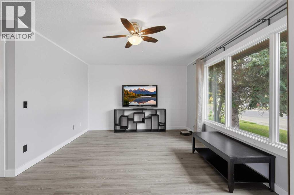 4412 45 Avenue Property Photo 6